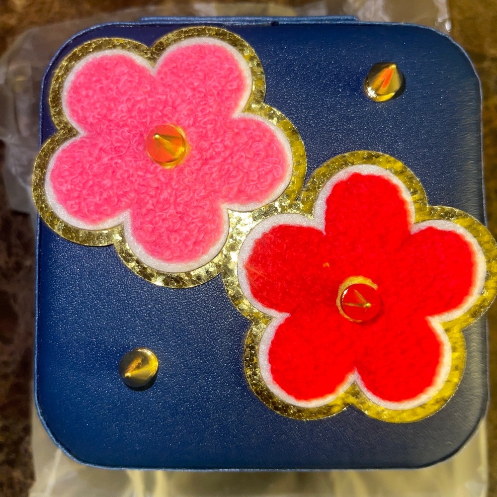 SOLD!!! Blue jewelry case with Pink and Red Floral Design(SOLD)